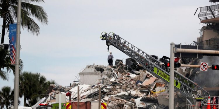 Tercer día de rescate de las víctimas del derrumbe en Miami: al menos 6 muertos y 159 desaparecidos