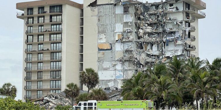 Presentan millonaria demanda tras colapso parcial de edificio de Miami Beach