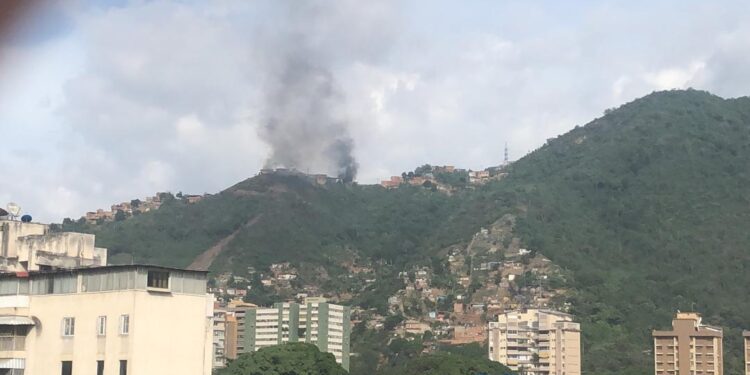 Continúan fuertes enfrentamientos en la Cota 905