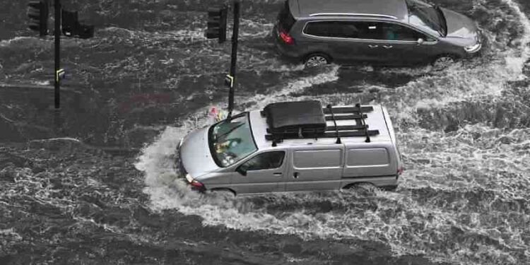 Lluvias torrenciales inundan partes de Londres y sur de Inglaterra