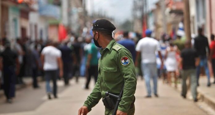 Amnistía Internacional reporta represión policial, detenciones y militarización en Cuba