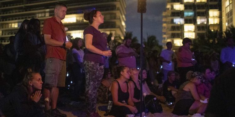 Miami Beach encenderá sus luces en memoria de las victimas de Surfside