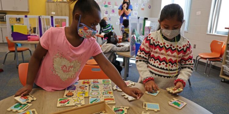 Varios condados de Florida no aplicarán la orden del estado que permite ir sin mascarilla en las escuelas