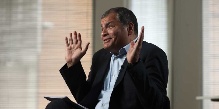 Interpol rechaza por tercera vez emitir su ‘alerta roja’ contra el expresidente ecuatoriano Rafael Correa