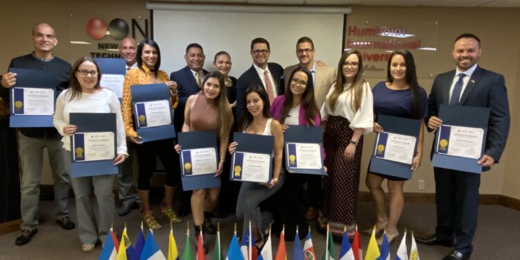 IEI gradúa a su tercera cohorte de especialistas en asistencia migratoria