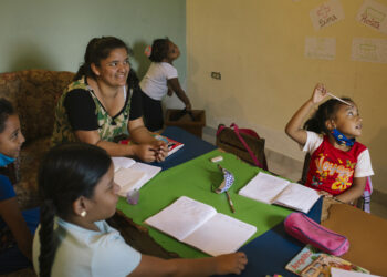 Repensar la educación, por Neuro Villalobos