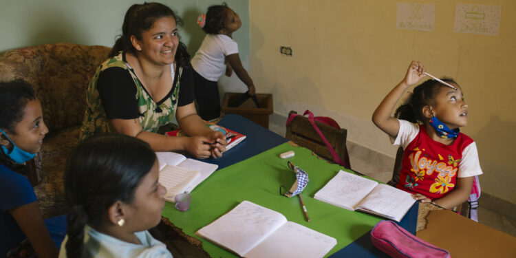 Repensar la educación, por Neuro Villalobos