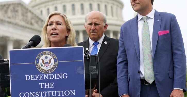Congresista republicana sugiere a los estados del sur recibir a los «amigos» de Biden con sus armas de fuego