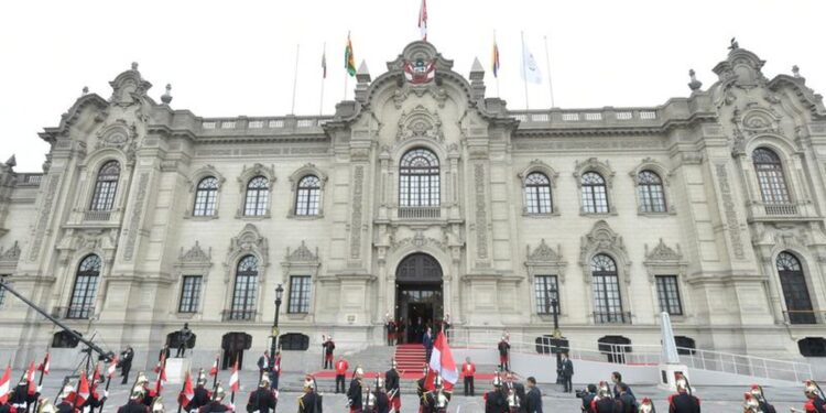 La Fiscalía peruana investigará al primer ministro y al líder del partido Perú Libre por delitos de terrorismo