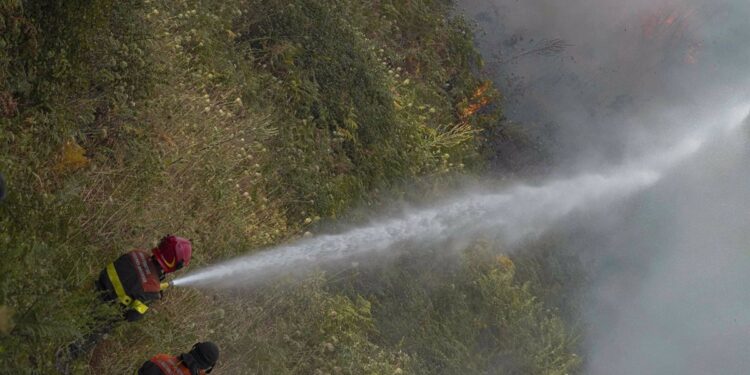 Sicilia declara un estado de emergencia de seis meses de duración por los incendios en la isla