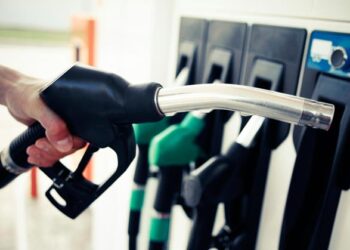 Gasolina en Florida podría aumentar tras paso del huracán Ida