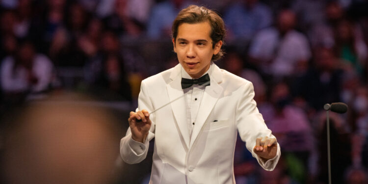 Enluis Montes Olivar debutó en el Hollywood Bowll