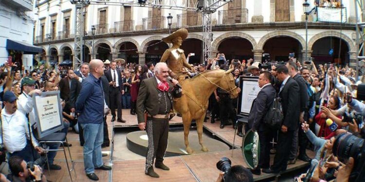 Médicos reportan «grave pero estable» a Vicente Fernández