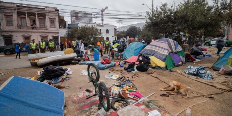 Desalojaron campamento de migrantes en la ciudad chilena