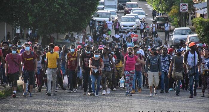 Agentes mexicanos disuelven caravana de migrantes: hay venezolanos