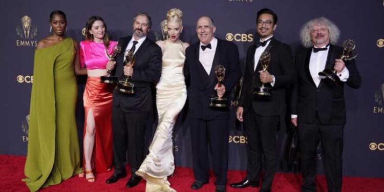 Netflix reina en los Emmy con «The Crown» y «The Queen’s Gambit»