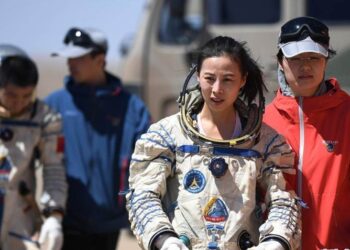 Próximo viaje tripulado a la estación espacial china incluirá a una mujer