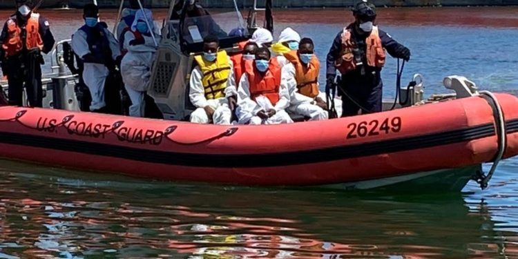 Guardia Costera repatrió a más de 100 migrantes haitianos hallados en costas del Sur de Florida