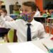 Juez pide no penalizar distritos escolares por uso de mascarillas en Florida