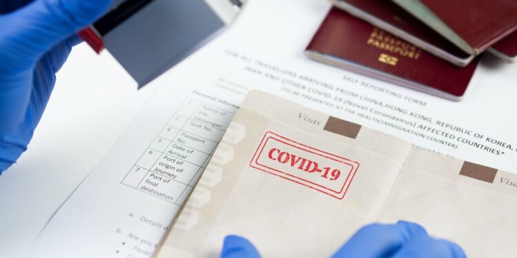 OMS se opone al pasaporte vacunal, lo considera «discriminatorio» al no haber igualdad de acceso a la vacuna