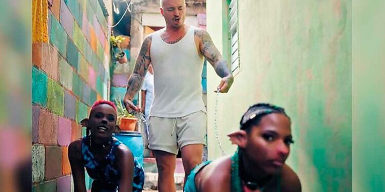 Youtube retira de su plataforma el video «Perra» de J Balvin