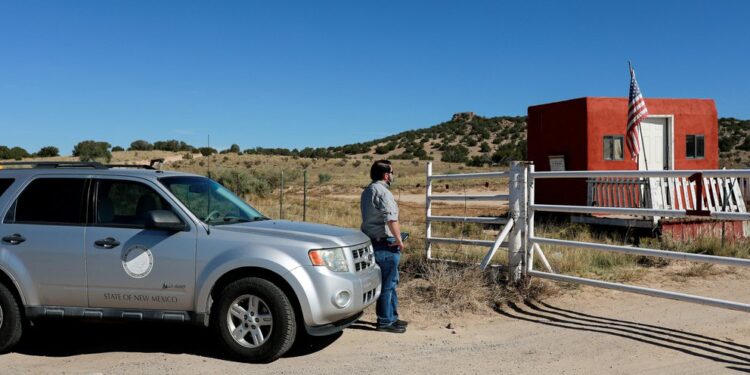 El arma que disparó Alec Baldwin tenía más balas y la fiscal no descartó presentar cargos criminales contra el actor