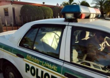 Dos oficiales heridos tras tiroteo cerca de la sede de la policía de Miami-Dade