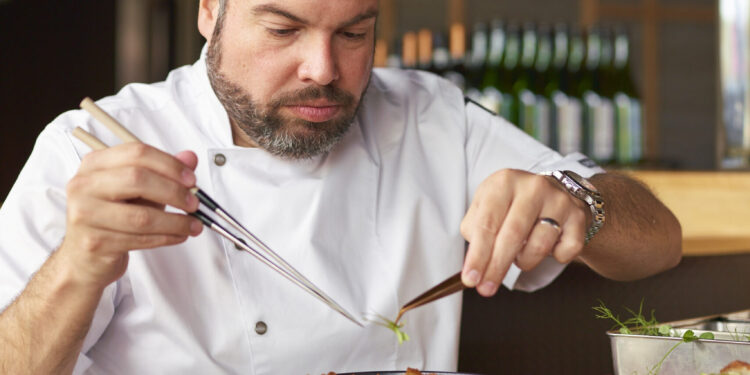 Chef César Augusto González apuesta todo en su restaurante Taikin en Miami