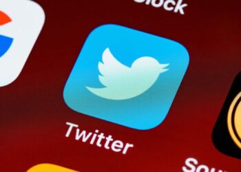 El algoritmo de recomendación de Twitter amplifica el contenido político más derechista, según estudio interno