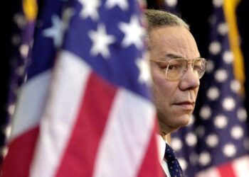 Las 13 reglas de oro de Colin Powell sobre el liderazgo