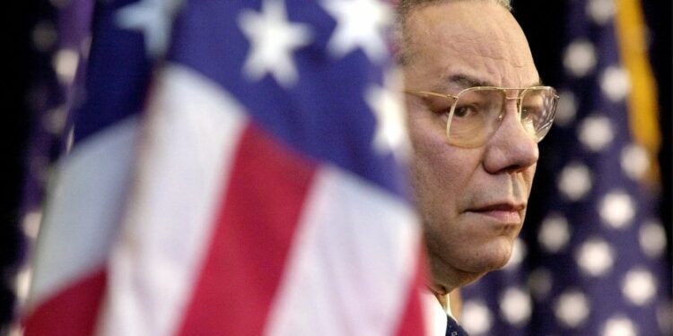 Las 13 reglas de oro de Colin Powell sobre el liderazgo