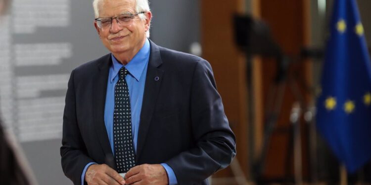 El PP acusa a Borrell de favorecer a Maduro con los observadores y pide que dé explicaciones en la Eurocámara