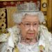 Reina Isabel II paga millones de su fortuna para defender al príncipe Andrés
