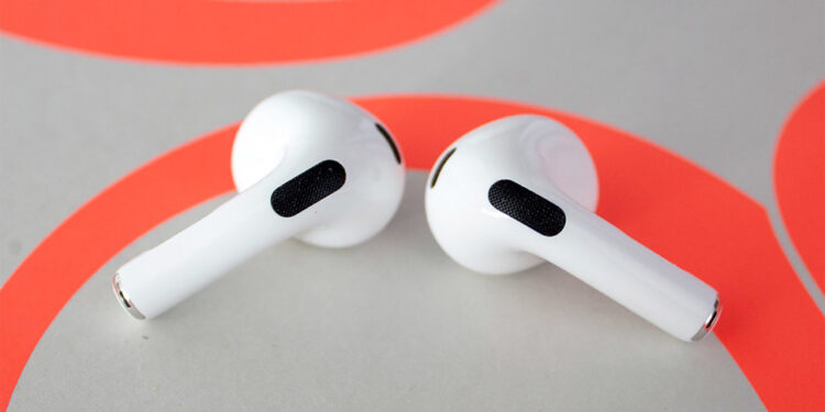 Una mujer afirma que se tragó el AirPod por confundirlo con un analgésico