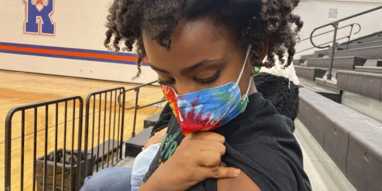 ¿Vacunas COVID para niños previenen variantes peligrosas?