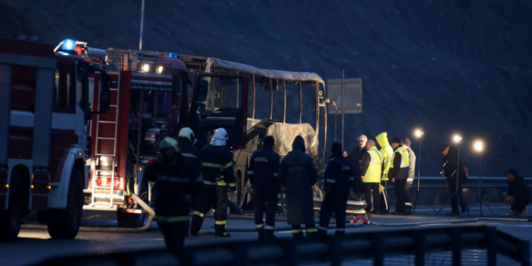 Más de 40 personas murieron entre niños y adultos por incendio de autobús en Bulgaria