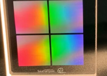 Crean una tecnología de almacenamiento óptico 5D que permite guardar 500 TB en un CD normal