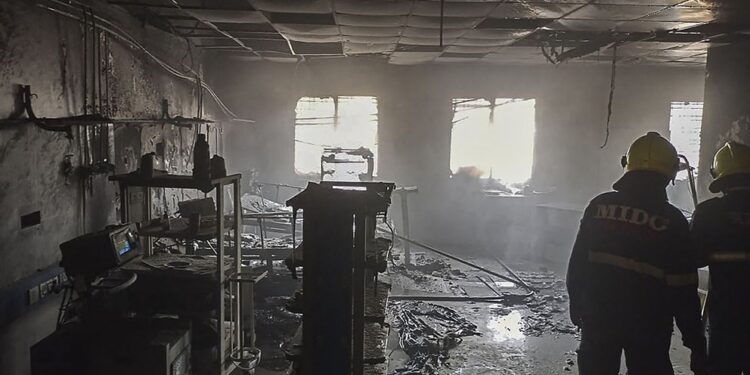 Al menos diez muertos por incendio en hospital para pacientes con coronavirus