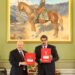 Maduro firma Memorándum de Entendimiento con Karim Khan