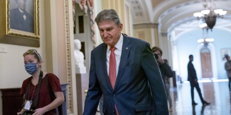 Manchin cambia la agenda de Biden, al no respaldar billete de 2 billones de dólares
