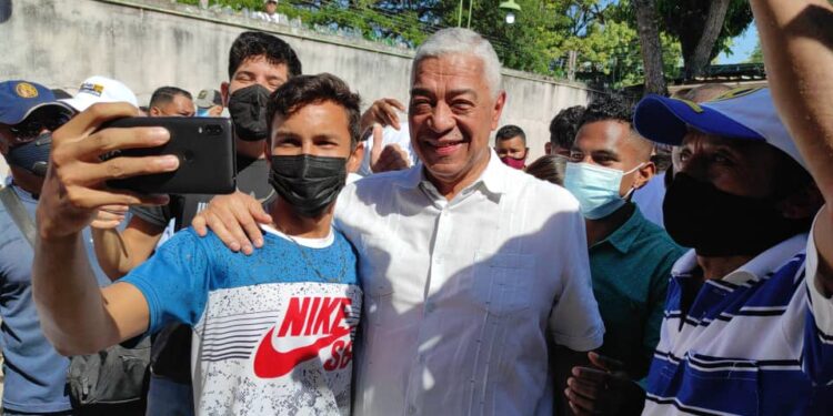 Claudio Fermín “crece y crece en los niveles de aceptación”