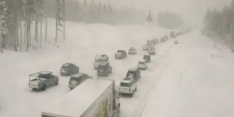 Poderosa tormenta invernal golpea Estados Unidos