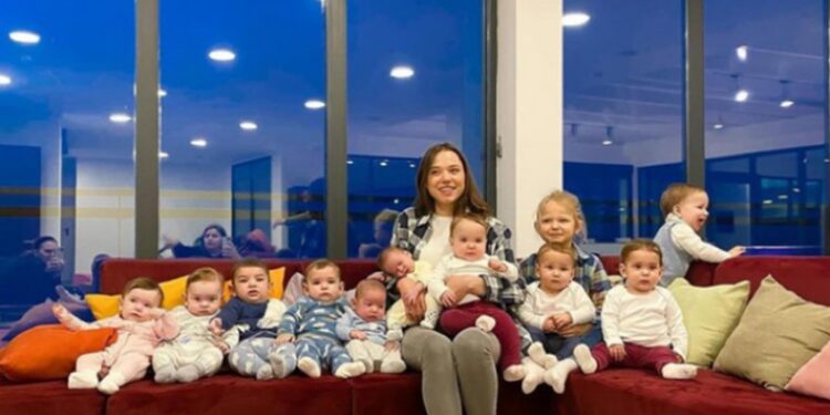 Una pareja de multimillonarios aspira tener 100 hijos antes de cumplir los 30 años