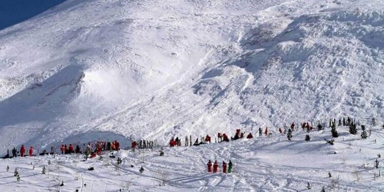 Avalancha deja tres esquiadores muertos y dos heridos en Austria