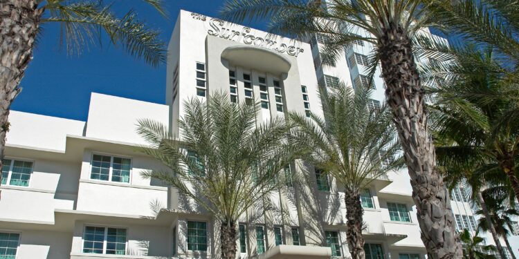 Fiesta de fin de año con estilo francés en el Kimpton Surfcomber Hotel, de Miami Beach