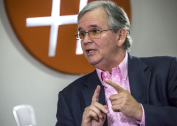 Francisco Martínez renunció a su cargo dentro del CNE