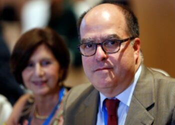 Choque de opiniones entre opositores por declaraciones de Julio Borges