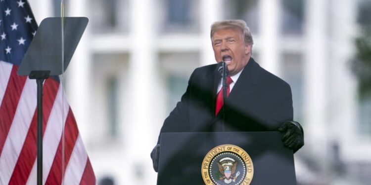 Trump pide a la Corte Suprema que bloquee la divulgación de documentos