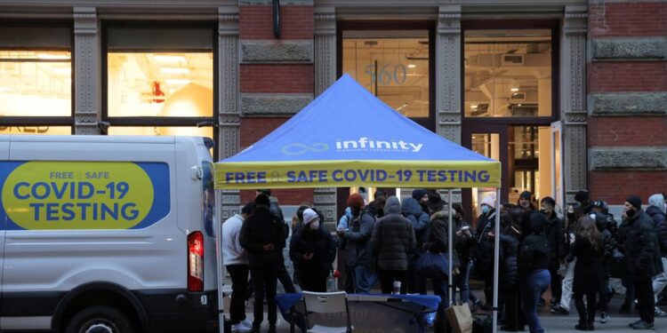 Estados Unidos reduce el tiempo de aislamiento por covid-19