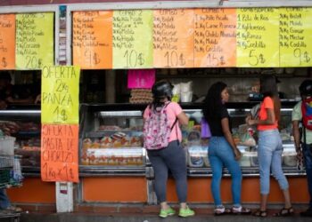 Proyectan el cierre de 2021 con un ligero aumento en la economía venezolana